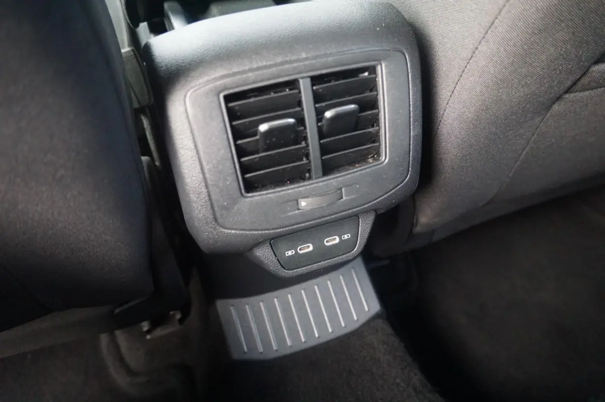 1.0 TSI 110pk Style Business | Trekhaak | Elektrische Achterklep | Navigatie