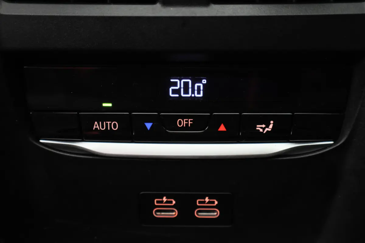 320e Leer, Panoramadak, ACC, Camera, Verwarmd Stuurwiel, LED, Apple Carplay, 19''
