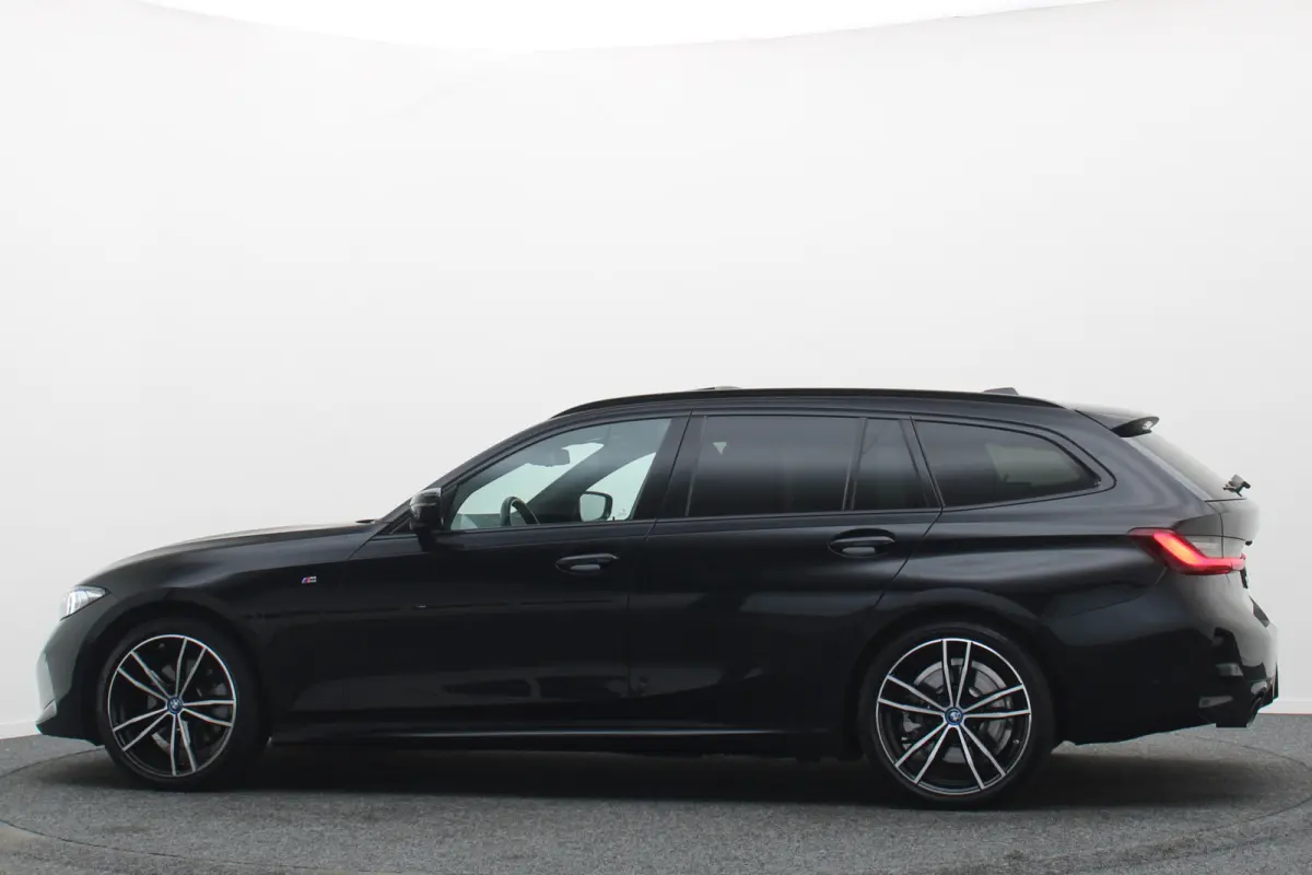 320e Leer, Panoramadak, ACC, Camera, Verwarmd Stuurwiel, LED, Apple Carplay, 19''