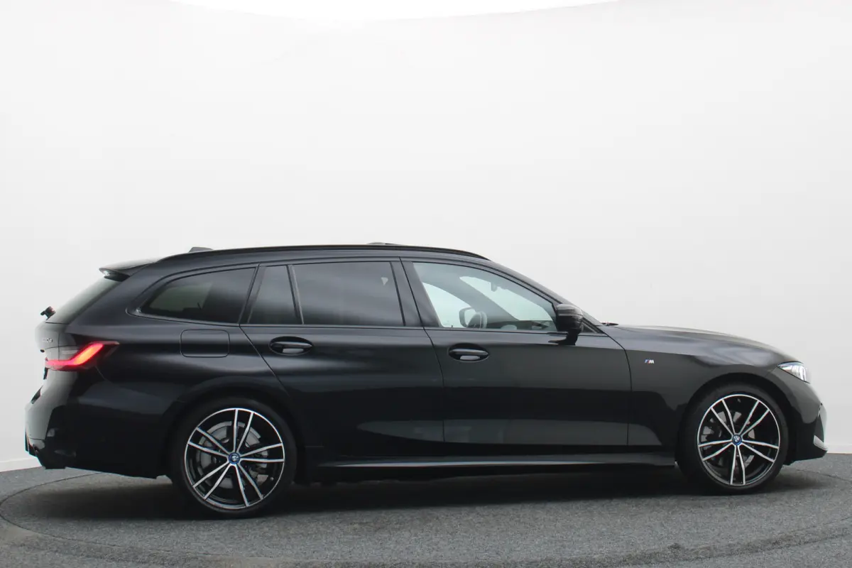 320e Leer, Panoramadak, ACC, Camera, Verwarmd Stuurwiel, LED, Apple Carplay, 19''