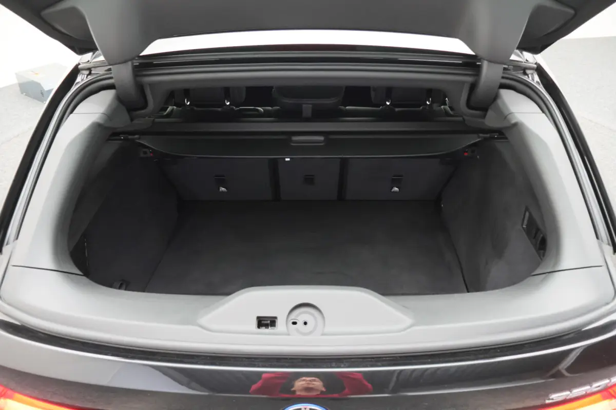 320e Leer, Panoramadak, ACC, Camera, Verwarmd Stuurwiel, LED, Apple Carplay, 19''