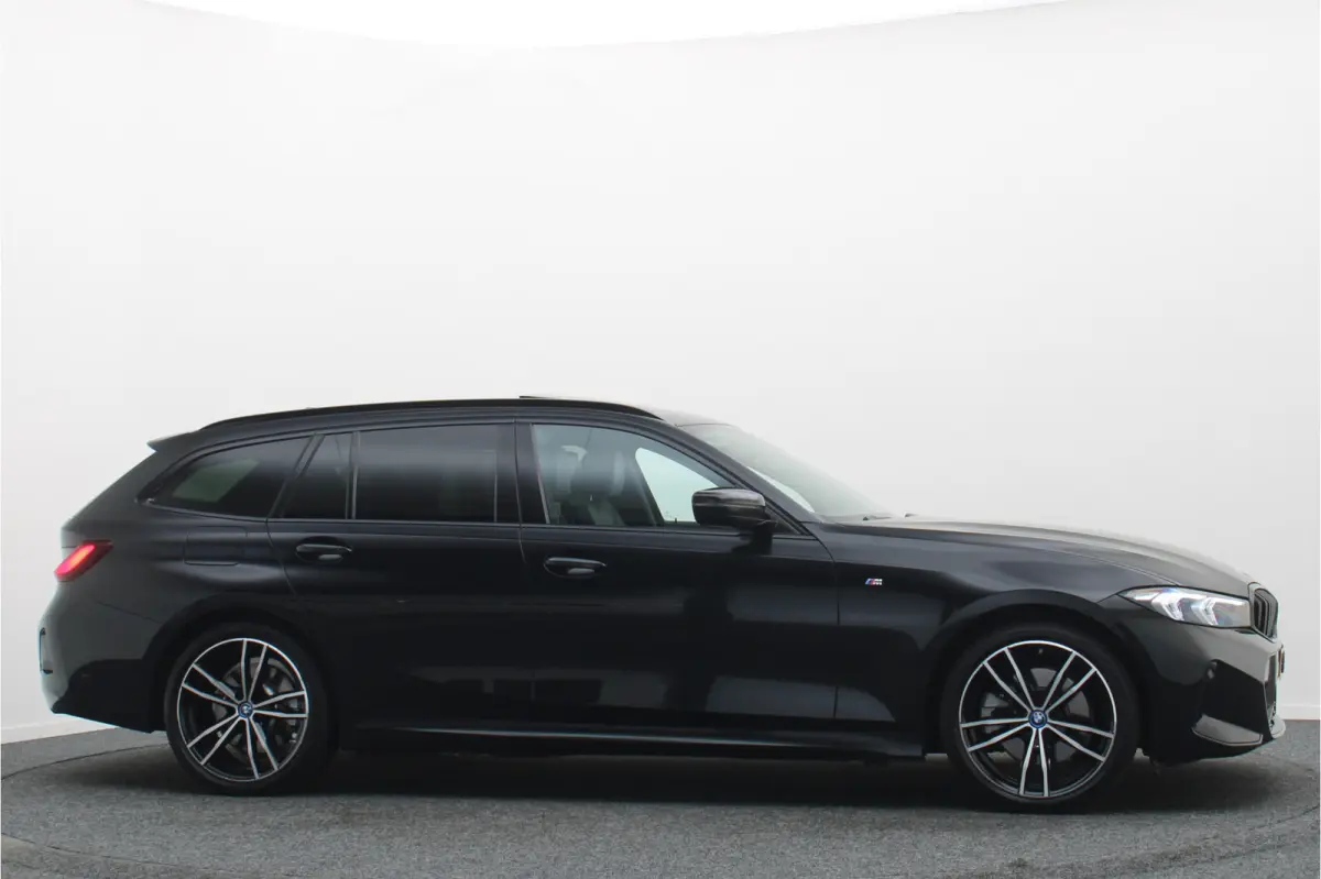 320e Leer, Panoramadak, ACC, Camera, Verwarmd Stuurwiel, LED, Apple Carplay, 19''