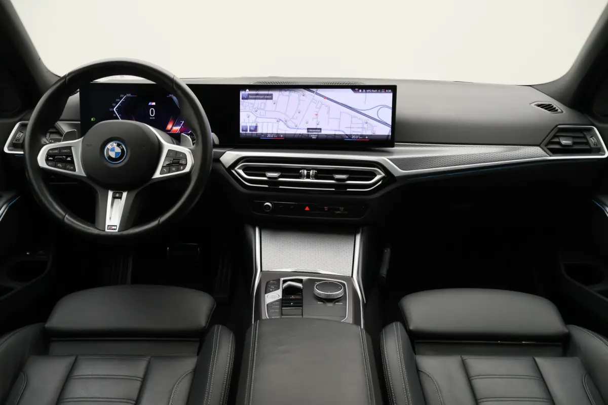 320e Leer, Panoramadak, ACC, Camera, Verwarmd Stuurwiel, LED, Apple Carplay, 19''