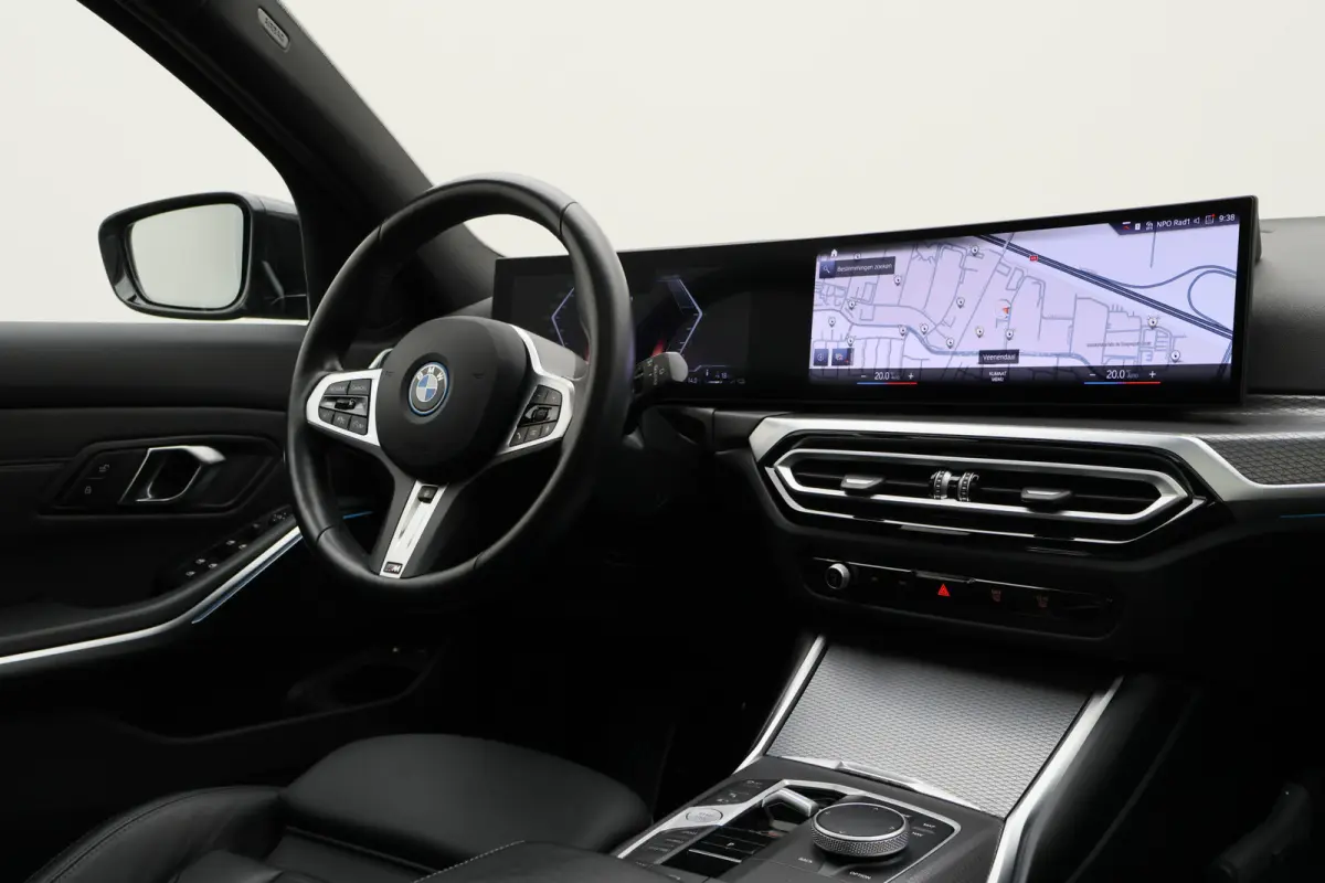 320e Leer, Panoramadak, ACC, Camera, Verwarmd Stuurwiel, LED, Apple Carplay, 19''