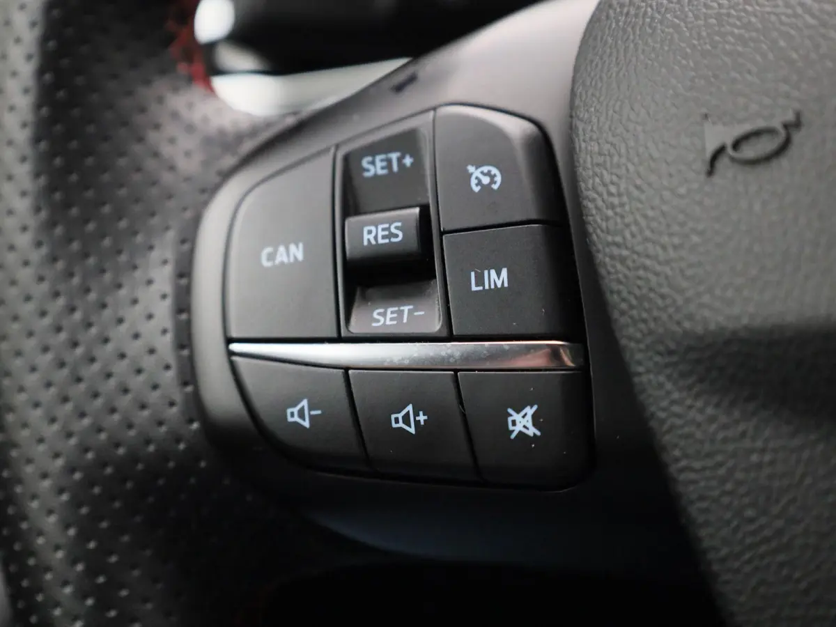 1.0 EcoBoost Hybrid ST Line X | Automaat | LED | PDC + Camera | Navi | Winterpack | Clima | LMV |