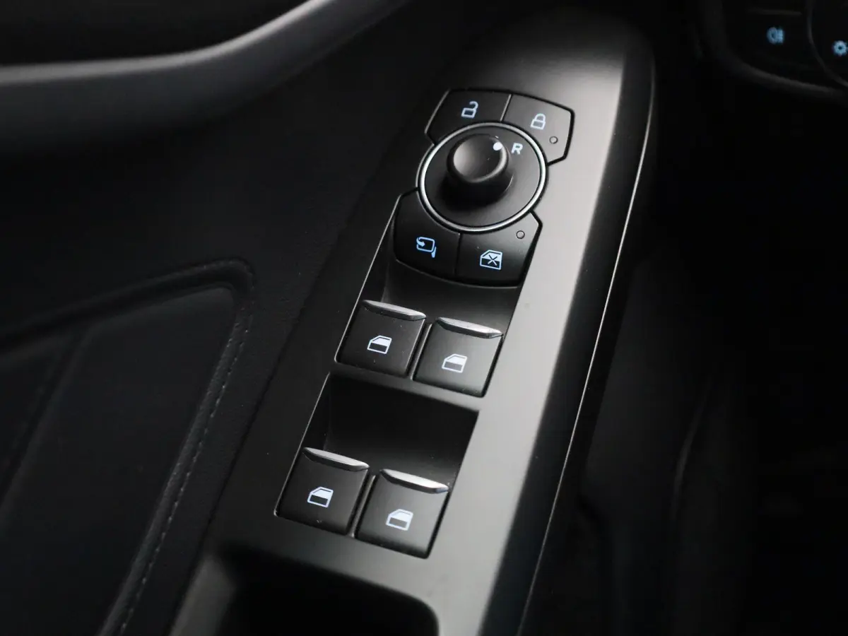 1.0 EcoBoost Hybrid ST Line X | Automaat | LED | PDC + Camera | Navi | Winterpack | Clima | LMV |