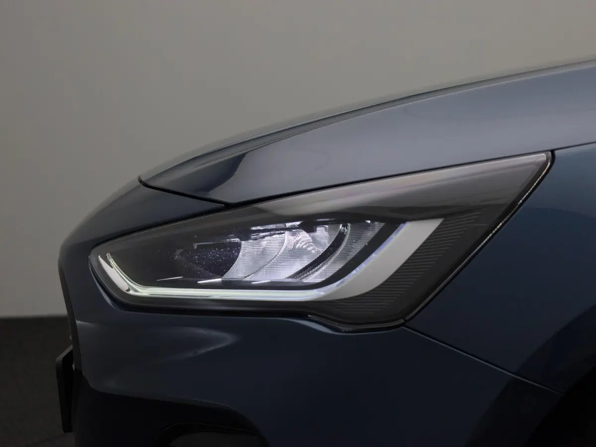 1.0 EcoBoost Hybrid ST Line X | Automaat | LED | PDC + Camera | Navi | Winterpack | Clima | LMV |