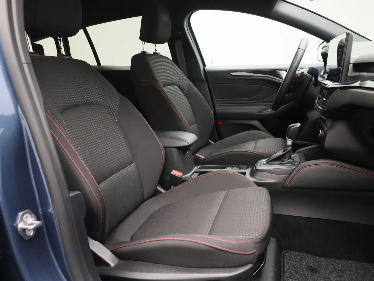1.0 EcoBoost Hybrid ST Line X | Automaat | LED | PDC + Camera | Navi | Winterpack | Clima | LMV |