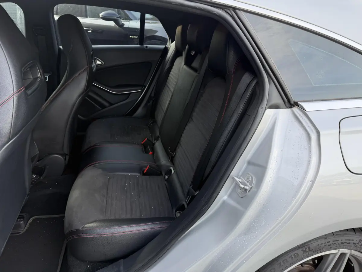 180 AMG | Navigatie | Parkeersensoren | Stoelverwarming | Lichtmetalen Velgen |