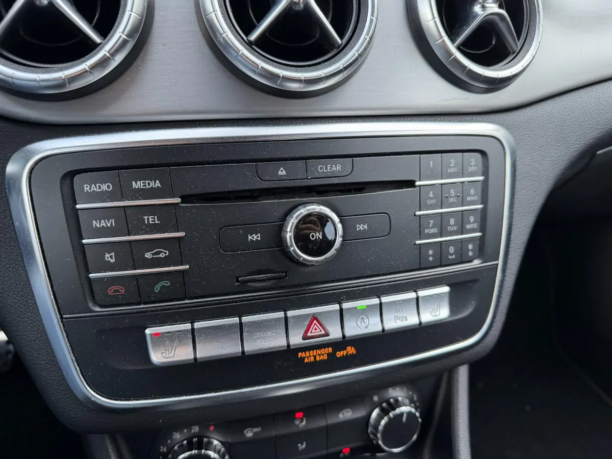 180 AMG | Navigatie | Parkeersensoren | Stoelverwarming | Lichtmetalen Velgen |