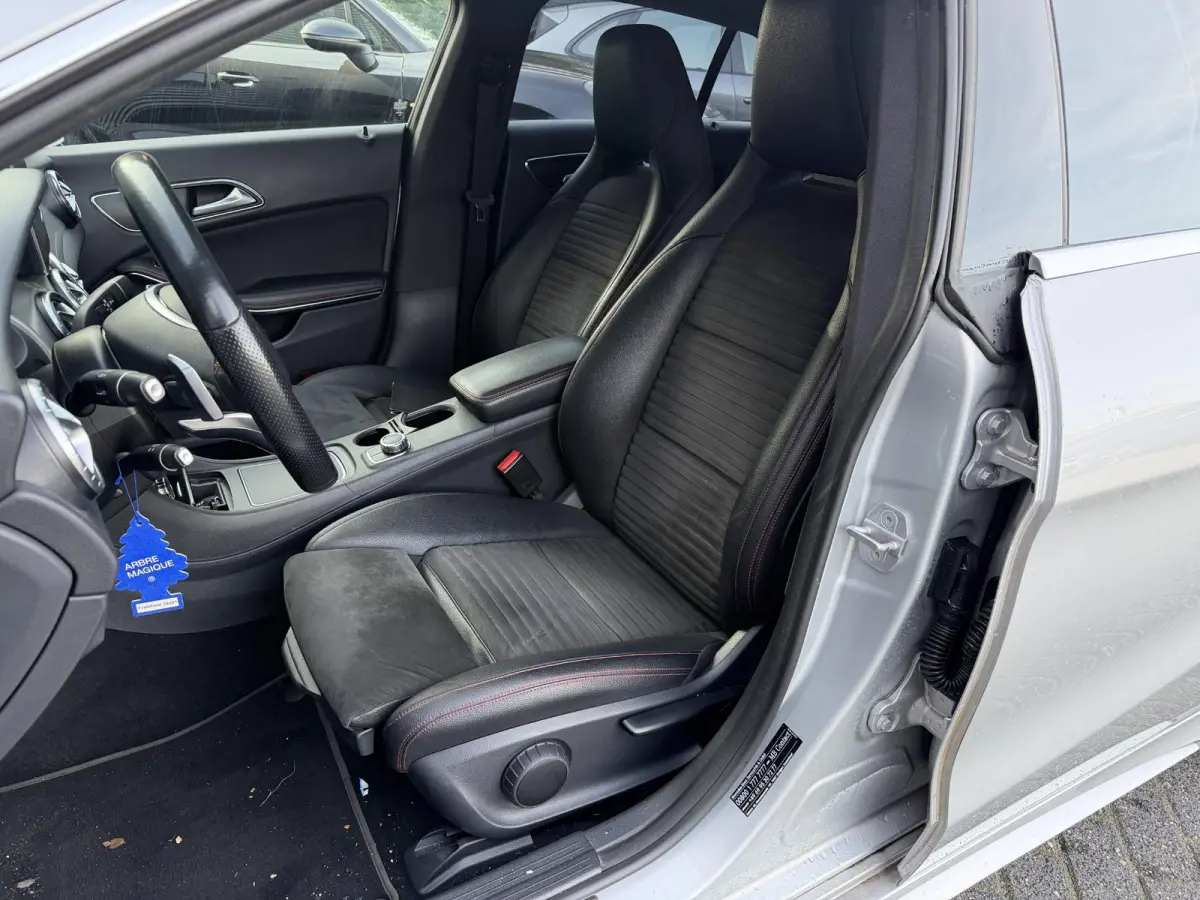 180 AMG | Navigatie | Parkeersensoren | Stoelverwarming | Lichtmetalen Velgen |