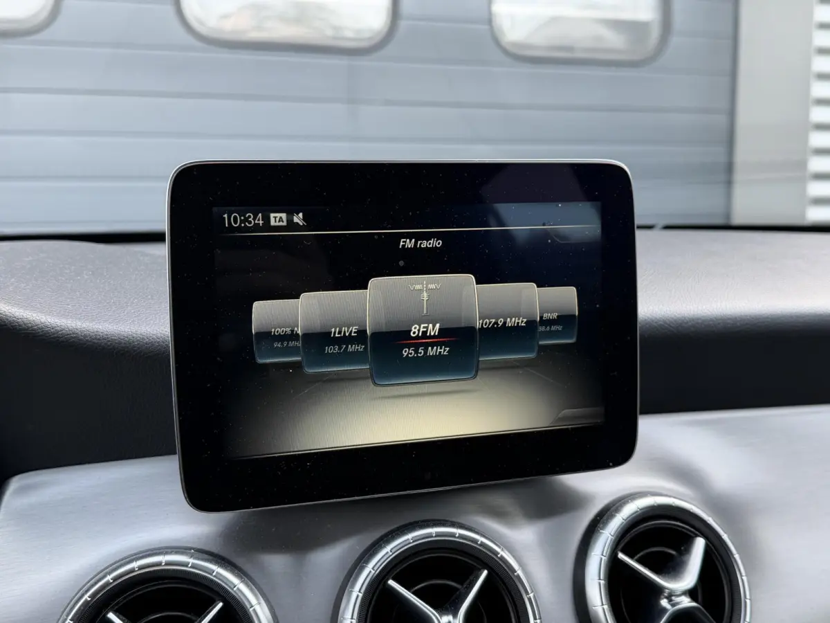 180 AMG | Navigatie | Parkeersensoren | Stoelverwarming | Lichtmetalen Velgen |