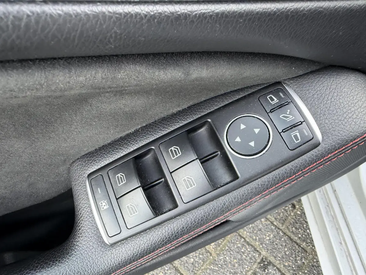 180 AMG | Navigatie | Parkeersensoren | Stoelverwarming | Lichtmetalen Velgen |