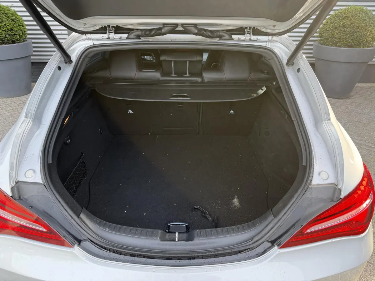 180 AMG | Navigatie | Parkeersensoren | Stoelverwarming | Lichtmetalen Velgen |