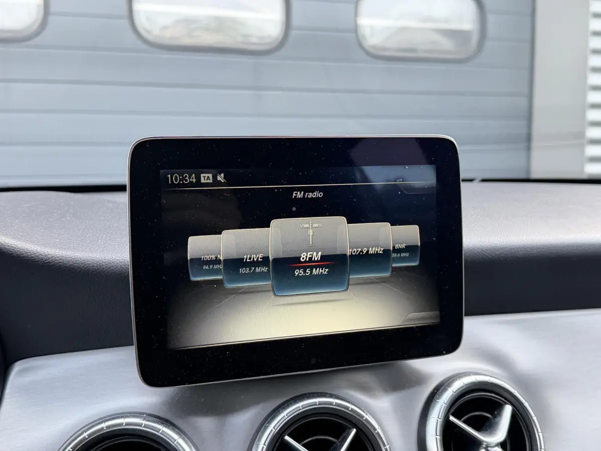 180 AMG | Navigatie | Parkeersensoren | Stoelverwarming | Lichtmetalen Velgen |