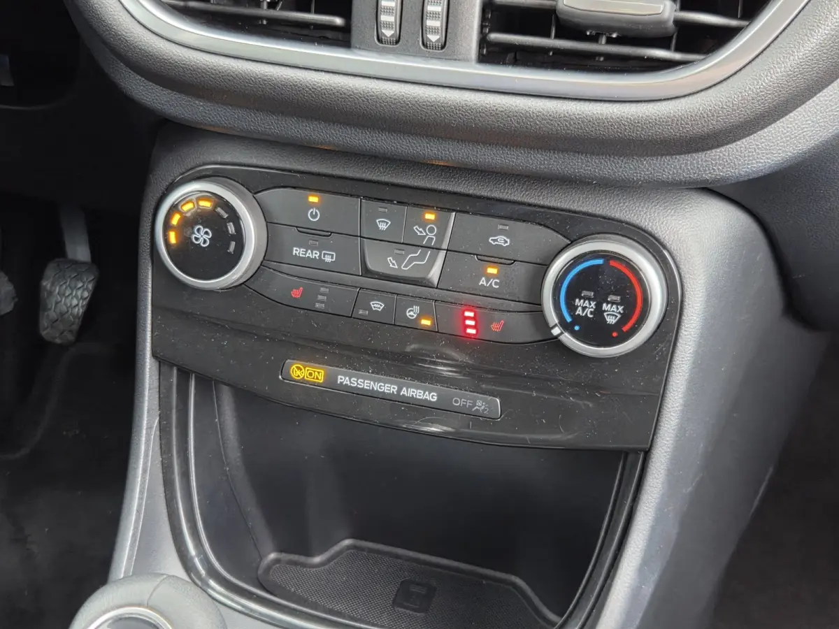 1.0 EcoBoost Titanium Carplay | Navi | Stoel- stuurverw. | Cruise control | PDC | 17" Lichtmetaal