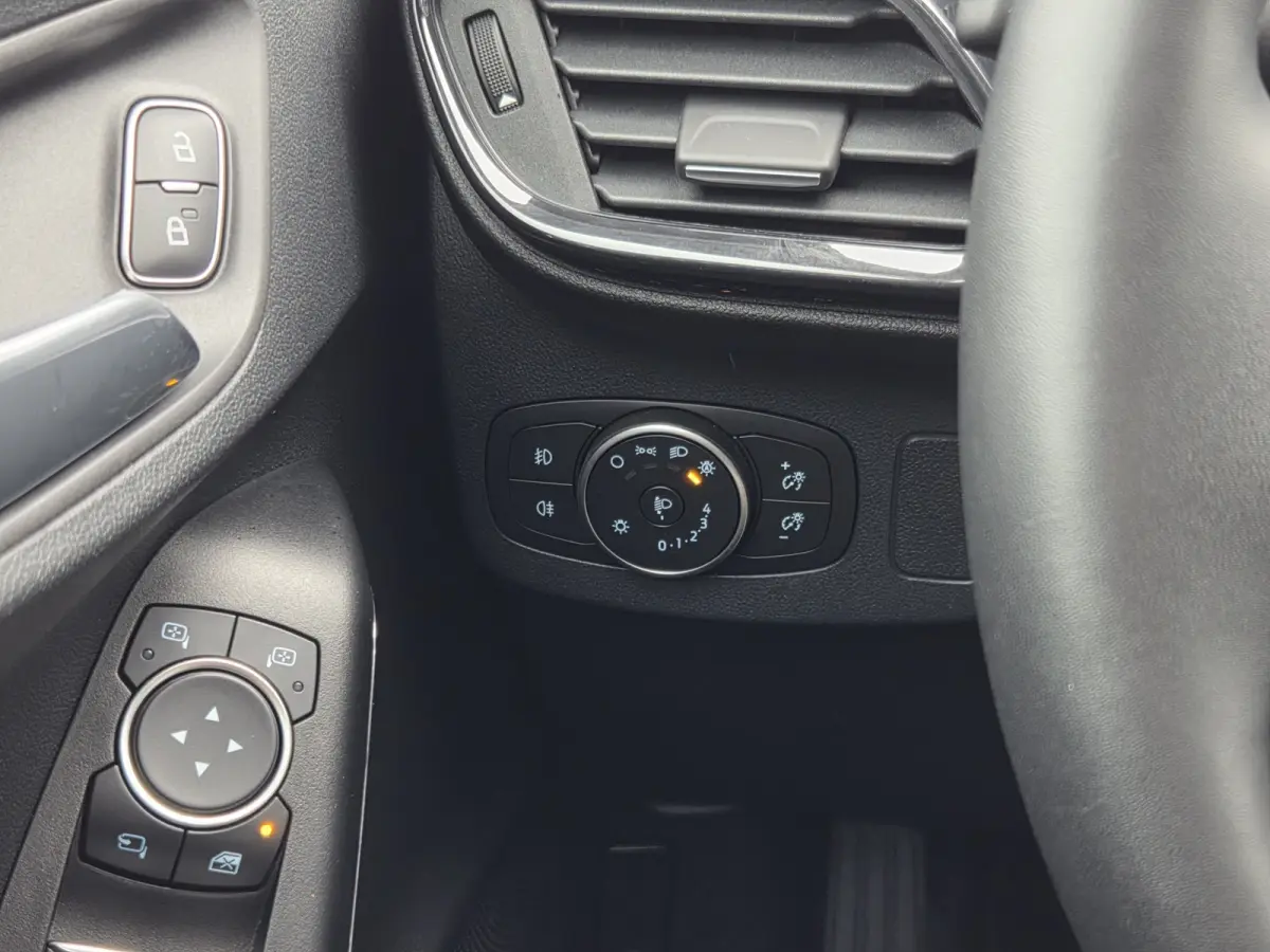 1.0 EcoBoost Titanium Carplay | Navi | Stoel- stuurverw. | Cruise control | PDC | 17" Lichtmetaal