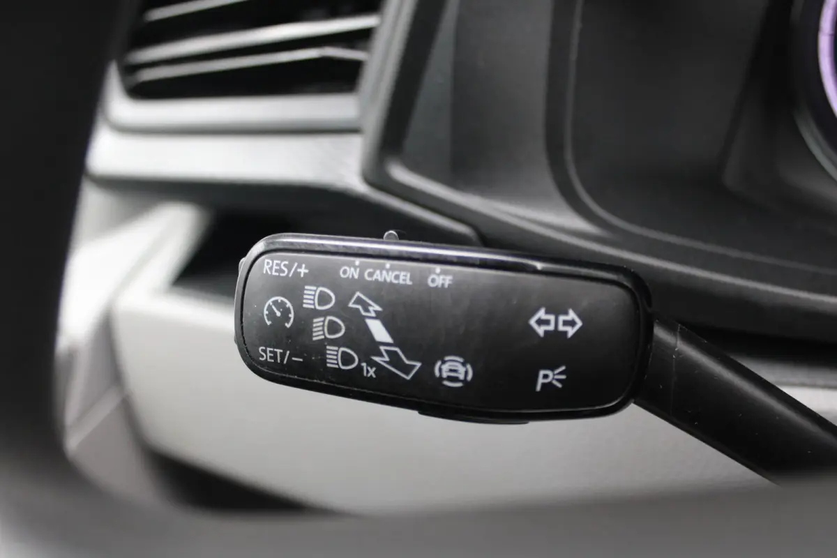 2.0 TDI 110pk L2H1 28 Comfortline | Trekhaak | Cruise Control | App Connect | Airco