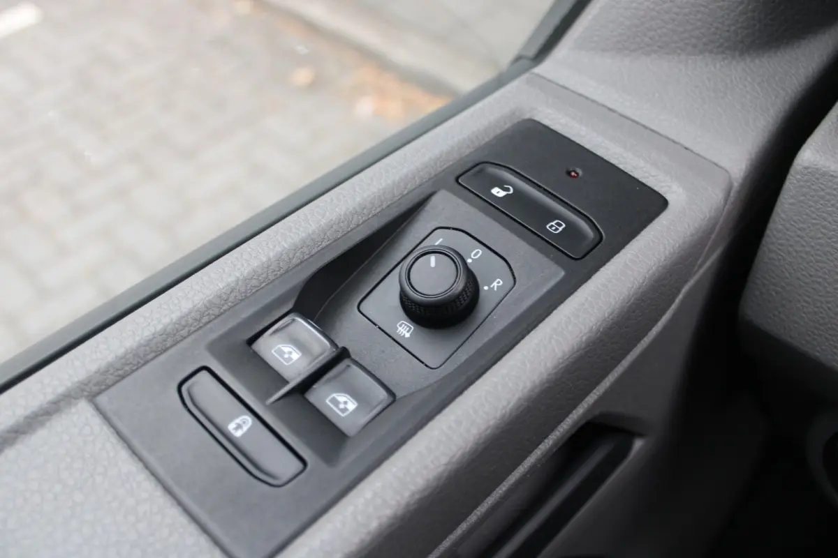 2.0 TDI 110pk L2H1 28 Comfortline | Trekhaak | Cruise Control | App Connect | Airco