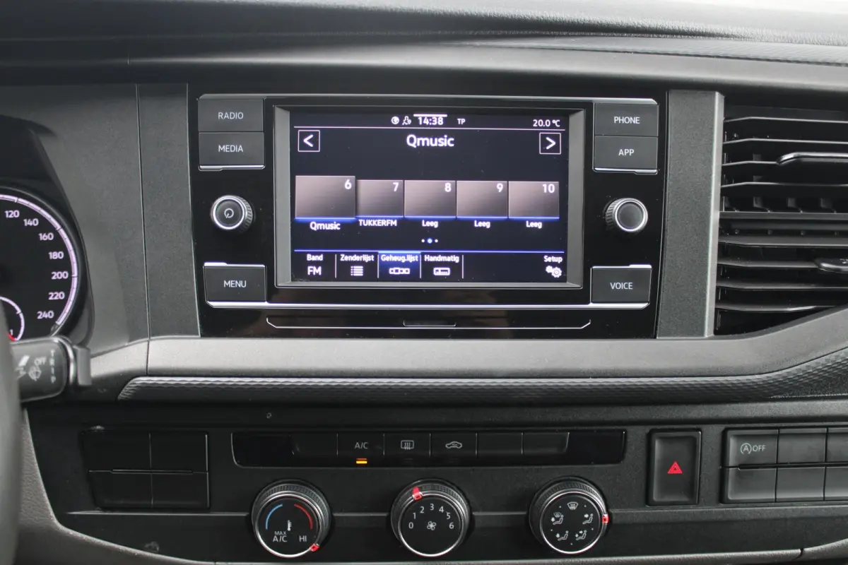 2.0 TDI 110pk L2H1 28 Comfortline | Trekhaak | Cruise Control | App Connect | Airco