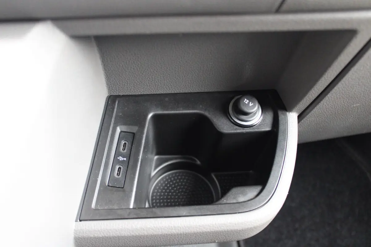 2.0 TDI 110pk L2H1 28 Comfortline | Trekhaak | Cruise Control | App Connect | Airco