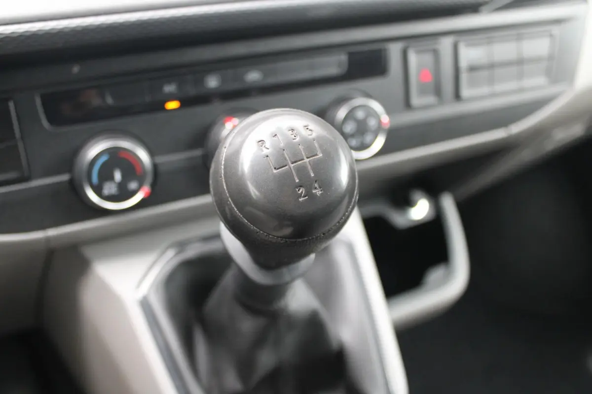 2.0 TDI 110pk L2H1 28 Comfortline | Trekhaak | Cruise Control | App Connect | Airco