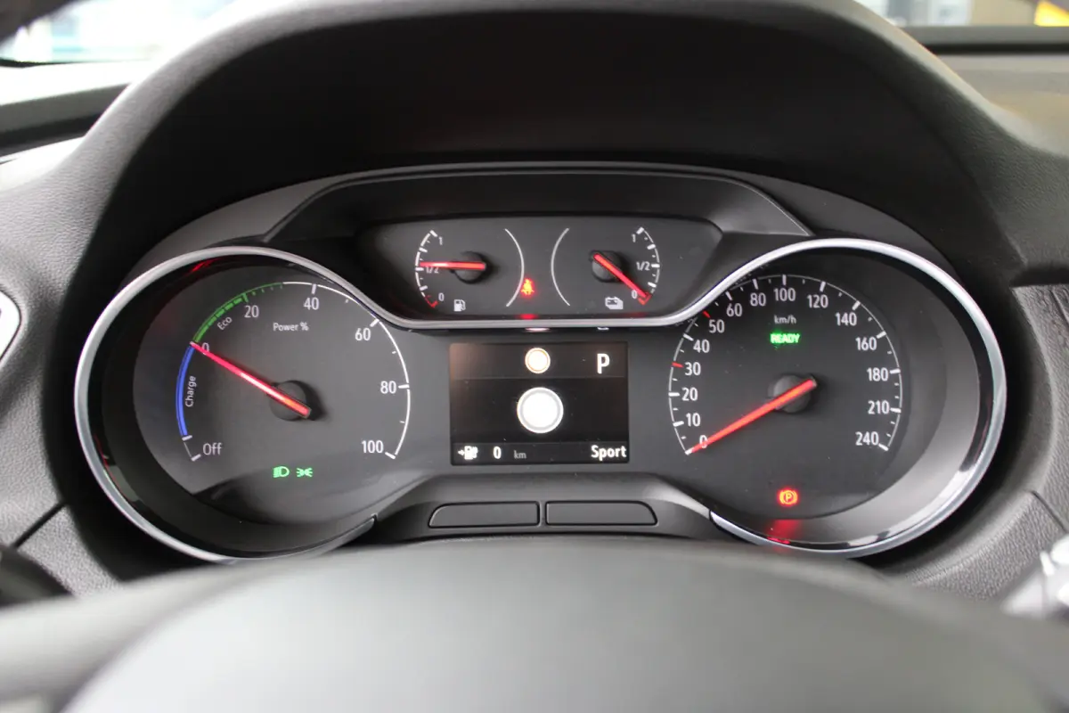1.6 Turbo Hybrid4 Business Executive | Afneembare trekhaak | Elektrische achterklep | Ledere bekleding | ACC |