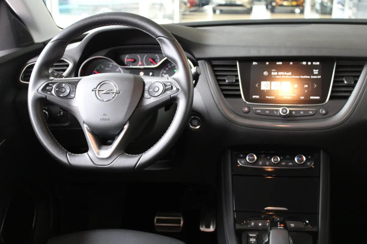 1.6 Turbo Hybrid4 Business Executive | Afneembare trekhaak | Elektrische achterklep | Ledere bekleding | ACC |