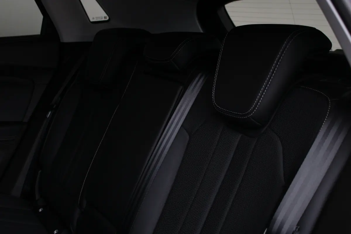 1.6 Turbo Hybrid4 Business Executive | Afneembare trekhaak | Elektrische achterklep | Ledere bekleding | ACC |