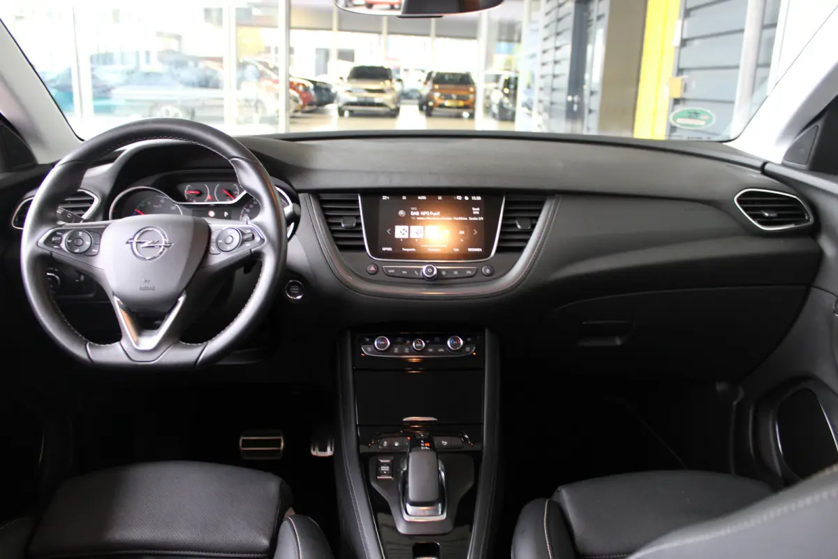 1.6 Turbo Hybrid4 Business Executive | Afneembare trekhaak | Elektrische achterklep | Ledere bekleding | ACC |