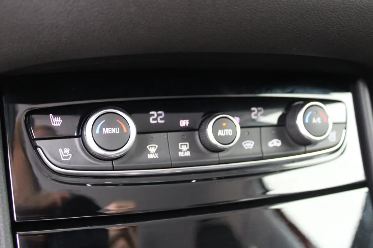 1.6 Turbo Hybrid4 Business Executive | Afneembare trekhaak | Elektrische achterklep | Ledere bekleding | ACC |