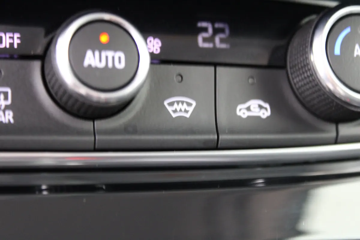 1.6 Turbo Hybrid4 Business Executive | Afneembare trekhaak | Elektrische achterklep | Ledere bekleding | ACC |