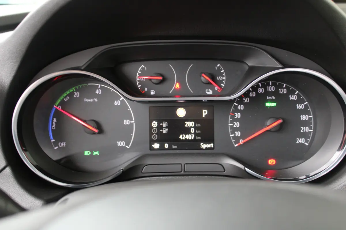 1.6 Turbo Hybrid4 Business Executive | Afneembare trekhaak | Elektrische achterklep | Ledere bekleding | ACC |