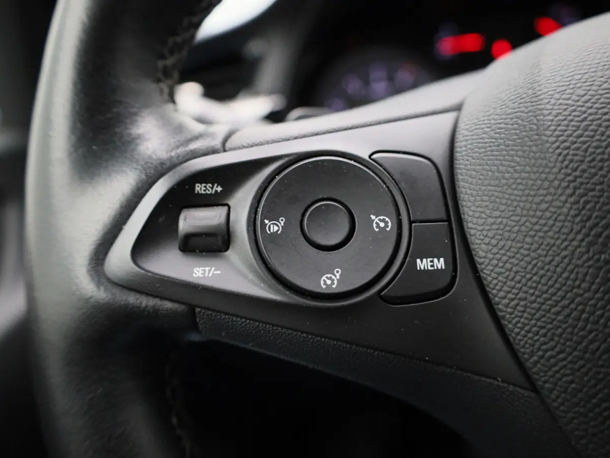 1.2 Edition | AUTOMAAT | APPLE CARPLAY - ANDROID AUTO | LED | AIRCO | CRUISE CONTROL | MULTIFUNCTIONEEL STUURWIEL | LED VERLICHTING |