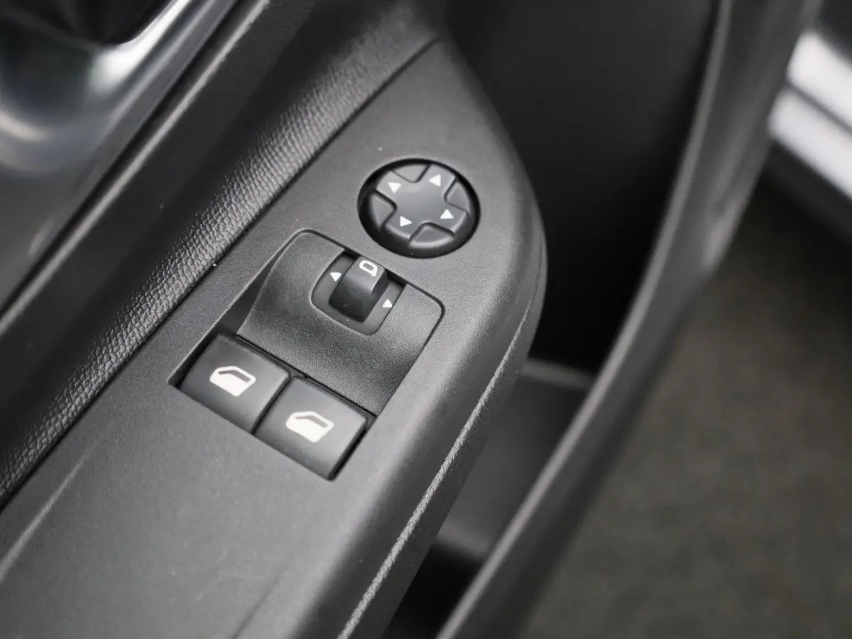 1.2 Edition | AUTOMAAT | APPLE CARPLAY - ANDROID AUTO | LED | AIRCO | CRUISE CONTROL | MULTIFUNCTIONEEL STUURWIEL | LED VERLICHTING |