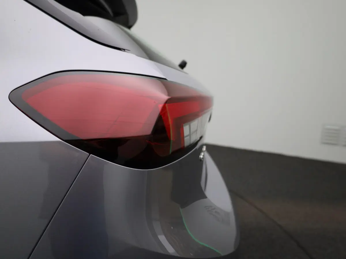 1.2 Edition | AUTOMAAT | APPLE CARPLAY - ANDROID AUTO | LED | AIRCO | CRUISE CONTROL | MULTIFUNCTIONEEL STUURWIEL | LED VERLICHTING |