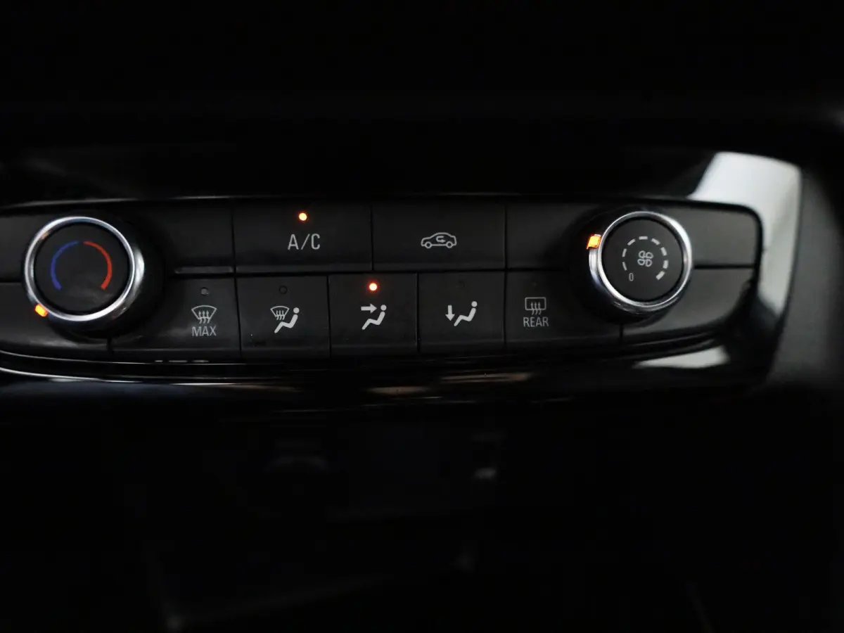 1.2 Edition | AUTOMAAT | APPLE CARPLAY - ANDROID AUTO | LED | AIRCO | CRUISE CONTROL | MULTIFUNCTIONEEL STUURWIEL | LED VERLICHTING |