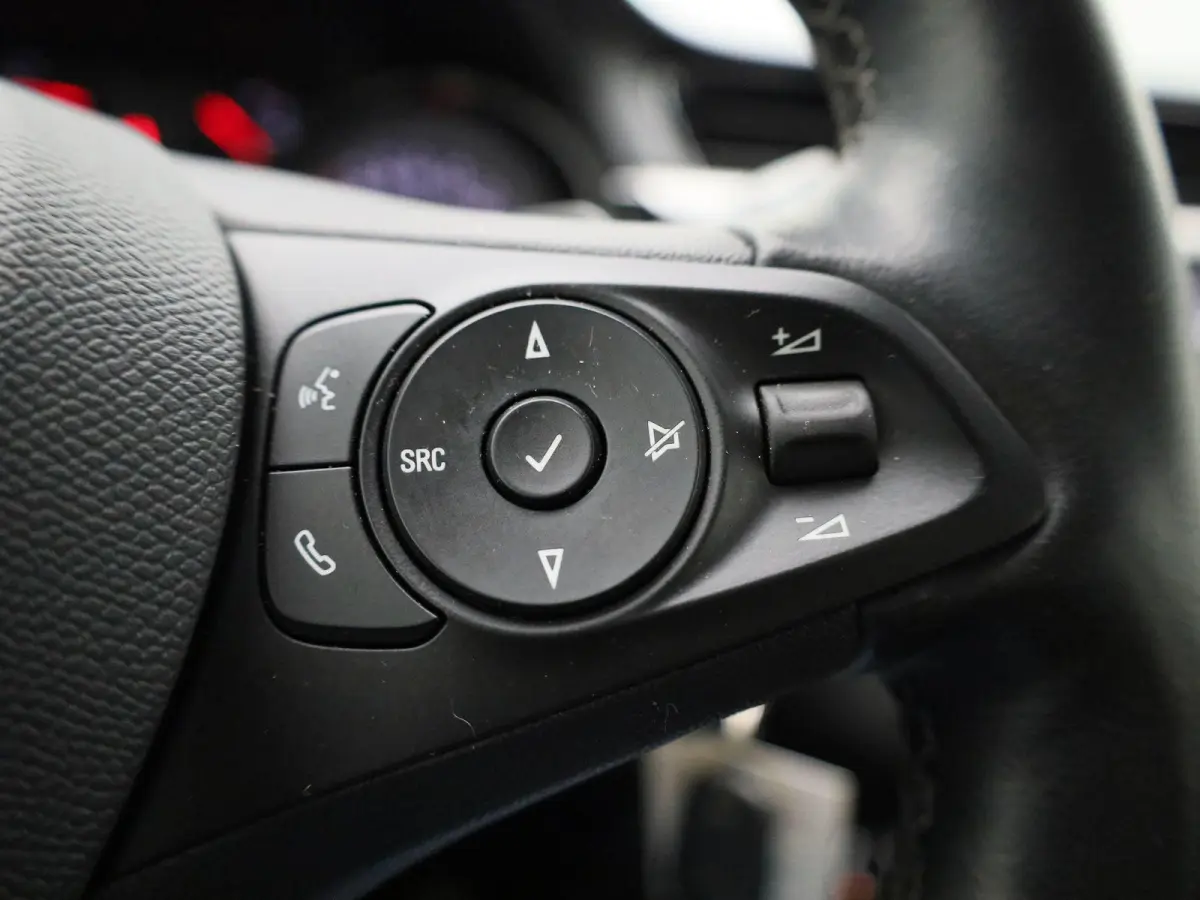 1.2 Edition | AUTOMAAT | APPLE CARPLAY - ANDROID AUTO | LED | AIRCO | CRUISE CONTROL | MULTIFUNCTIONEEL STUURWIEL | LED VERLICHTING |