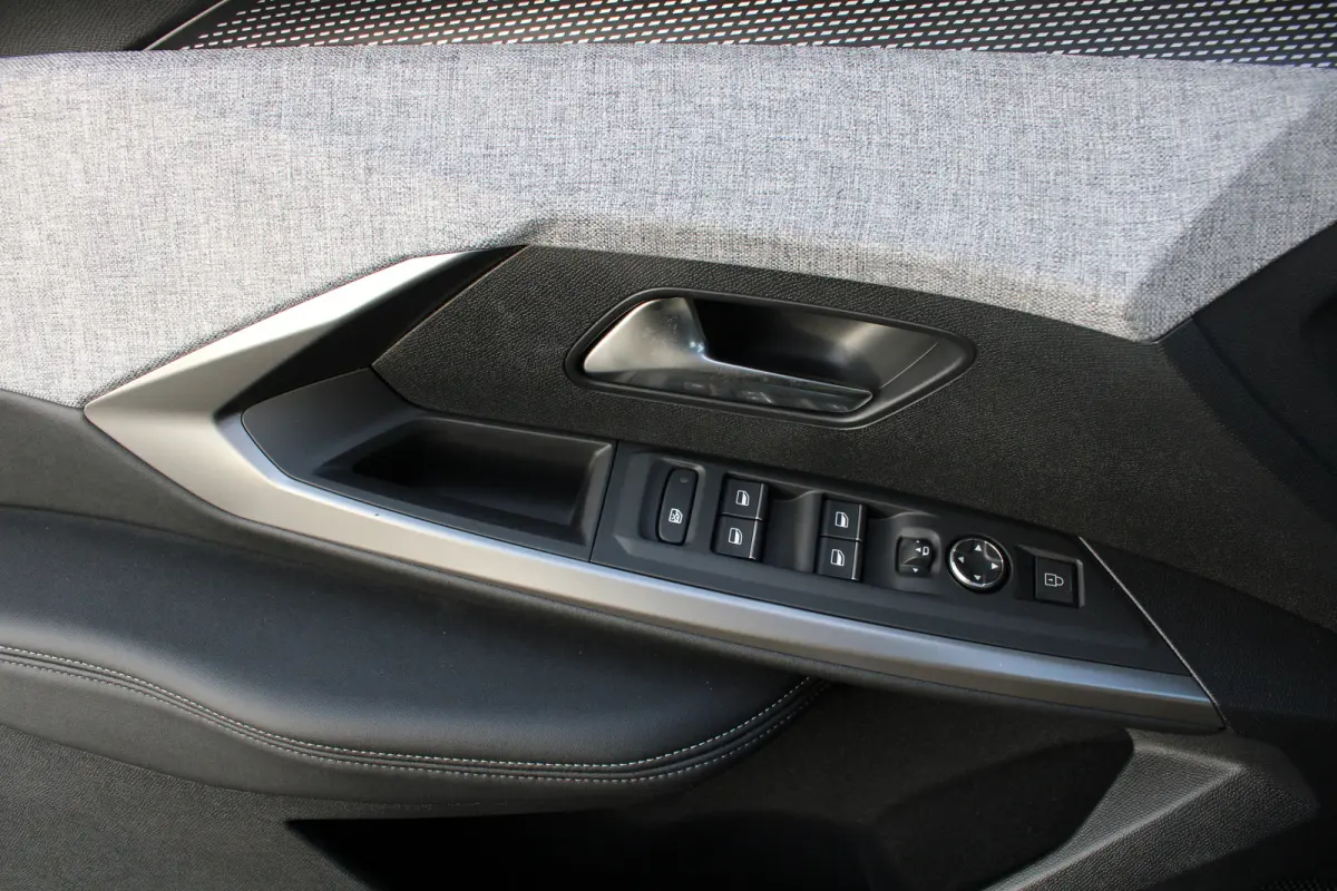 1.2 Hybrid 145 GT | Automaat | Navigatie | Camera | Panorama/schuifdak | Massage | Alcantara |
