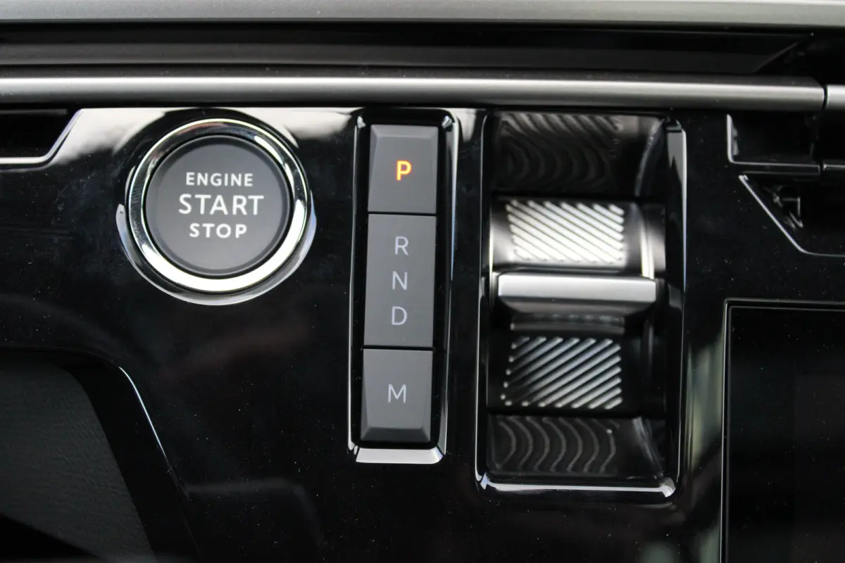 1.2 Hybrid 145 GT | Automaat | Navigatie | Camera | Panorama/schuifdak | Massage | Alcantara |