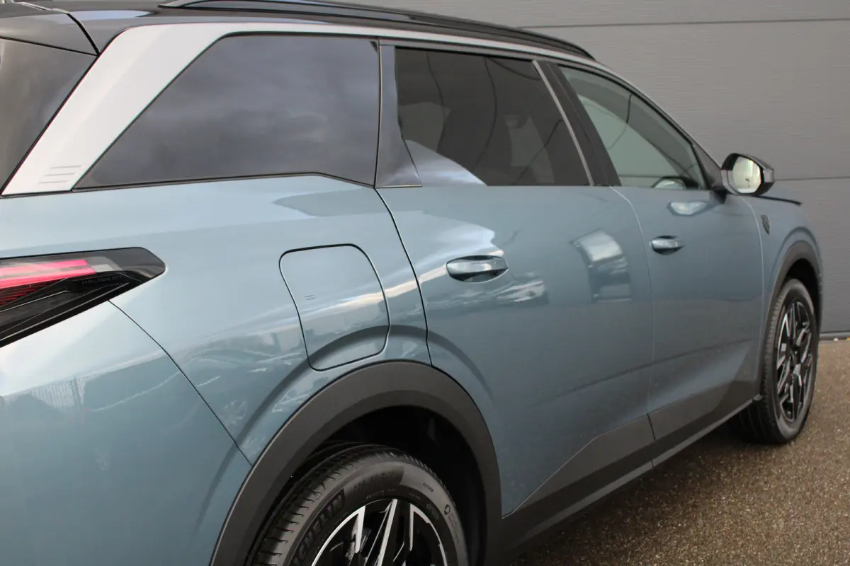 1.2 Hybrid 145 GT | Automaat | Navigatie | Camera | Panorama/schuifdak | Massage | Alcantara |