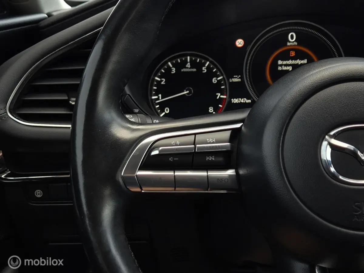 2.0 E-SKYACTIV-X M HYBRID 180 COMFORT MET BOSE AUTOMAAT/KEYLESS/LED/CAMERA/STOEL-STUURVERWARMING/HEAD-UP/ADAPTIVE CRUISE