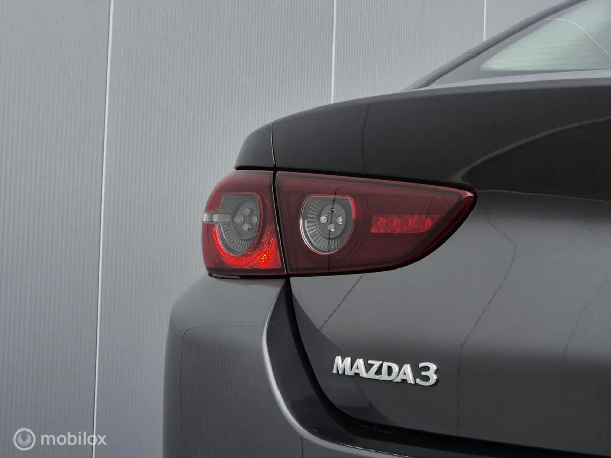 2.0 E-SKYACTIV-X M HYBRID 180 COMFORT MET BOSE AUTOMAAT/KEYLESS/LED/CAMERA/STOEL-STUURVERWARMING/HEAD-UP/ADAPTIVE CRUISE