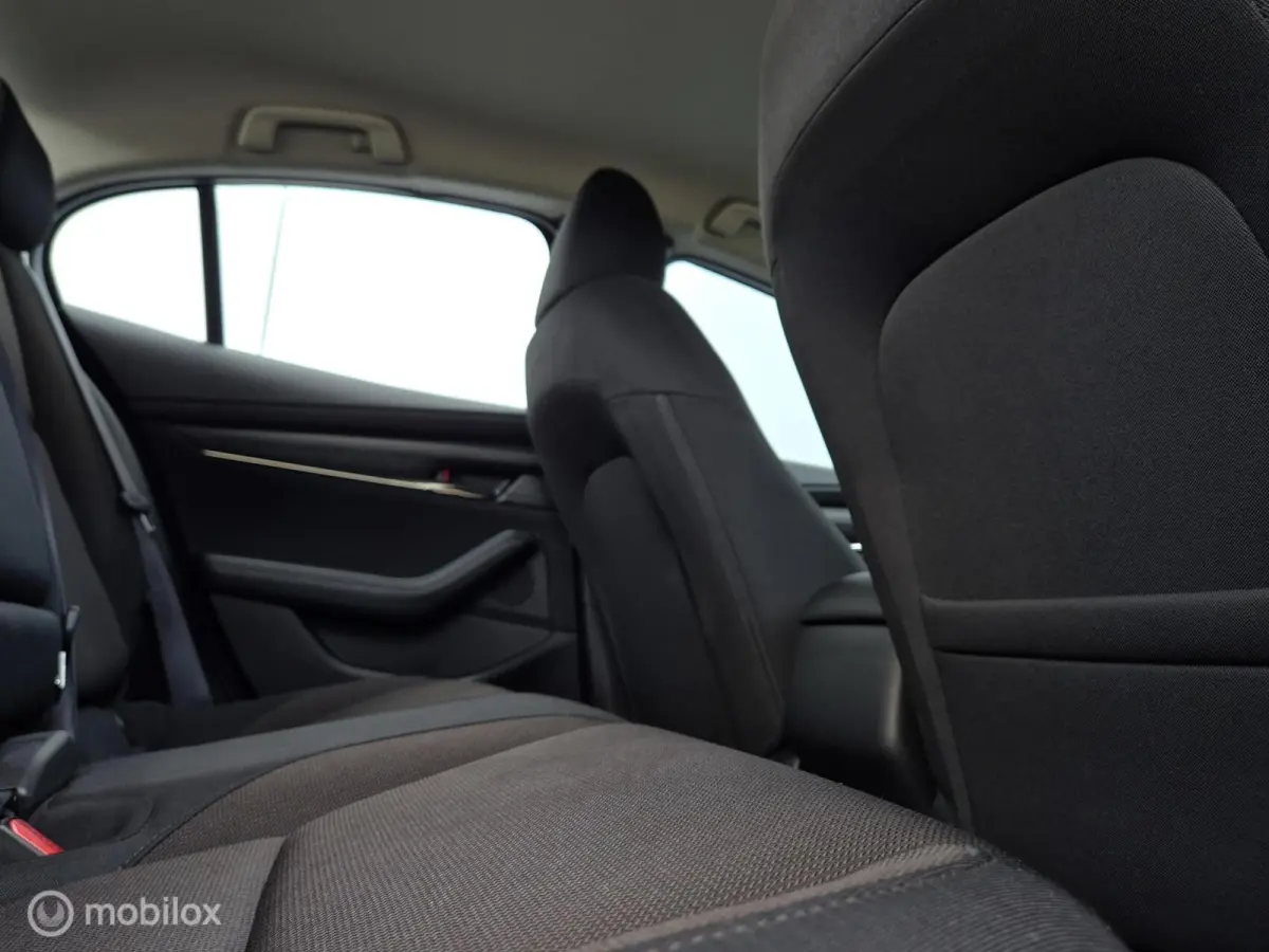 2.0 E-SKYACTIV-X M HYBRID 180 COMFORT MET BOSE AUTOMAAT/KEYLESS/LED/CAMERA/STOEL-STUURVERWARMING/HEAD-UP/ADAPTIVE CRUISE
