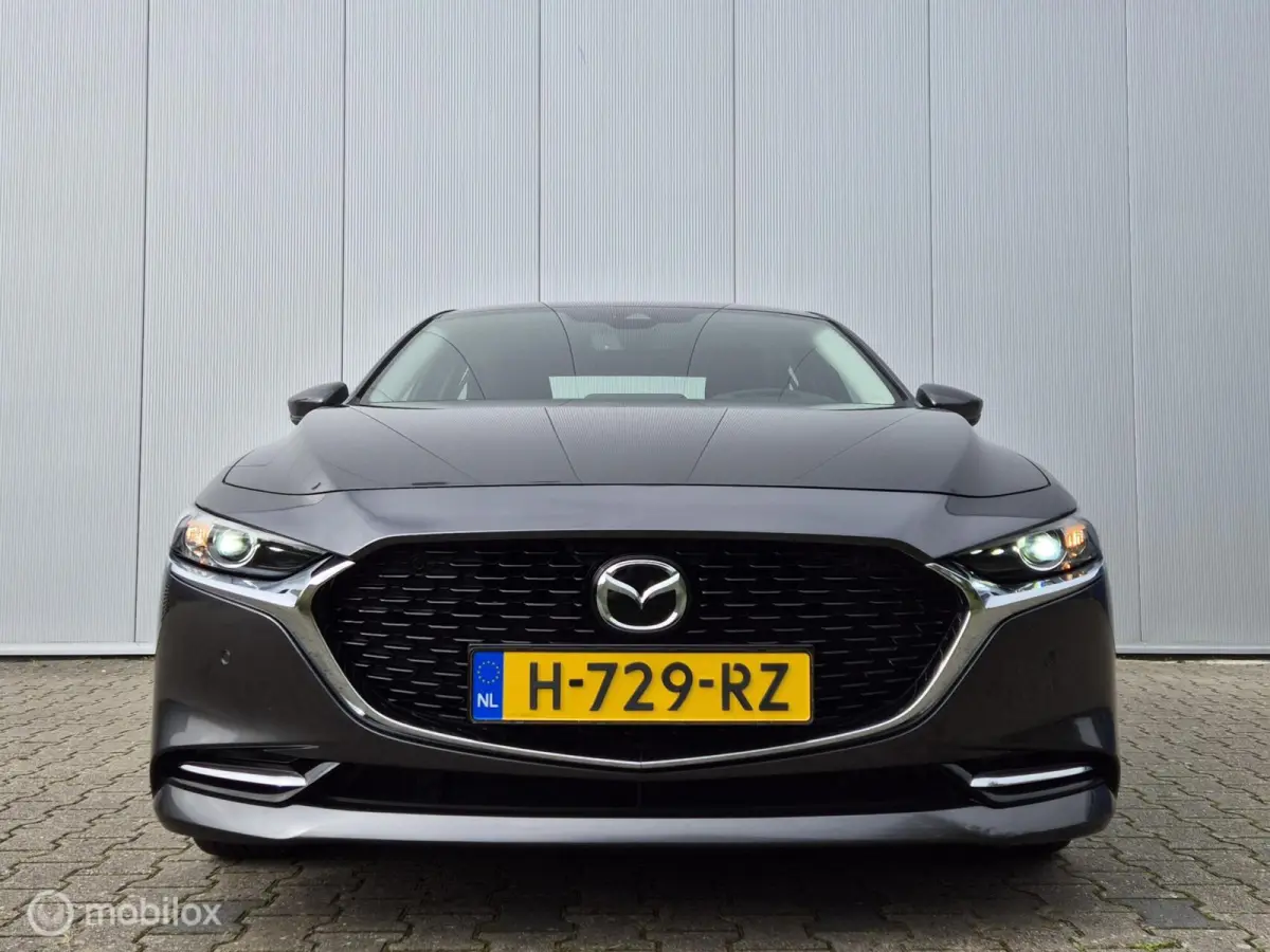 2.0 E-SKYACTIV-X M HYBRID 180 COMFORT MET BOSE AUTOMAAT/KEYLESS/LED/CAMERA/STOEL-STUURVERWARMING/HEAD-UP/ADAPTIVE CRUISE