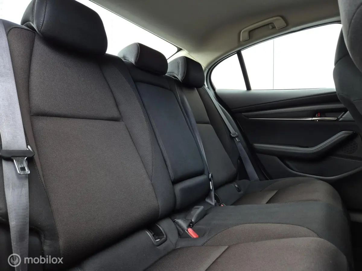 2.0 E-SKYACTIV-X M HYBRID 180 COMFORT MET BOSE AUTOMAAT/KEYLESS/LED/CAMERA/STOEL-STUURVERWARMING/HEAD-UP/ADAPTIVE CRUISE