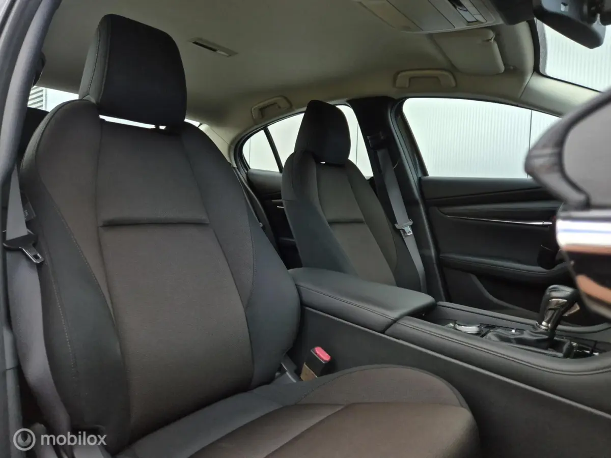 2.0 E-SKYACTIV-X M HYBRID 180 COMFORT MET BOSE AUTOMAAT/KEYLESS/LED/CAMERA/STOEL-STUURVERWARMING/HEAD-UP/ADAPTIVE CRUISE