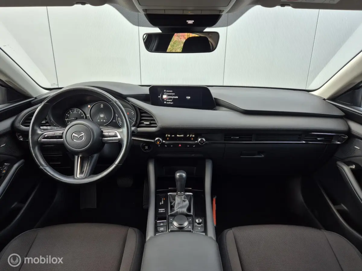 2.0 E-SKYACTIV-X M HYBRID 180 COMFORT MET BOSE AUTOMAAT/KEYLESS/LED/CAMERA/STOEL-STUURVERWARMING/HEAD-UP/ADAPTIVE CRUISE