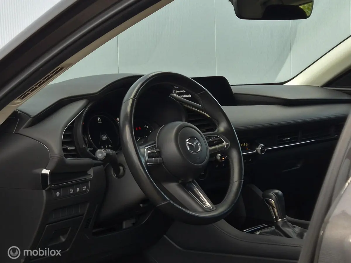 2.0 E-SKYACTIV-X M HYBRID 180 COMFORT MET BOSE AUTOMAAT/KEYLESS/LED/CAMERA/STOEL-STUURVERWARMING/HEAD-UP/ADAPTIVE CRUISE
