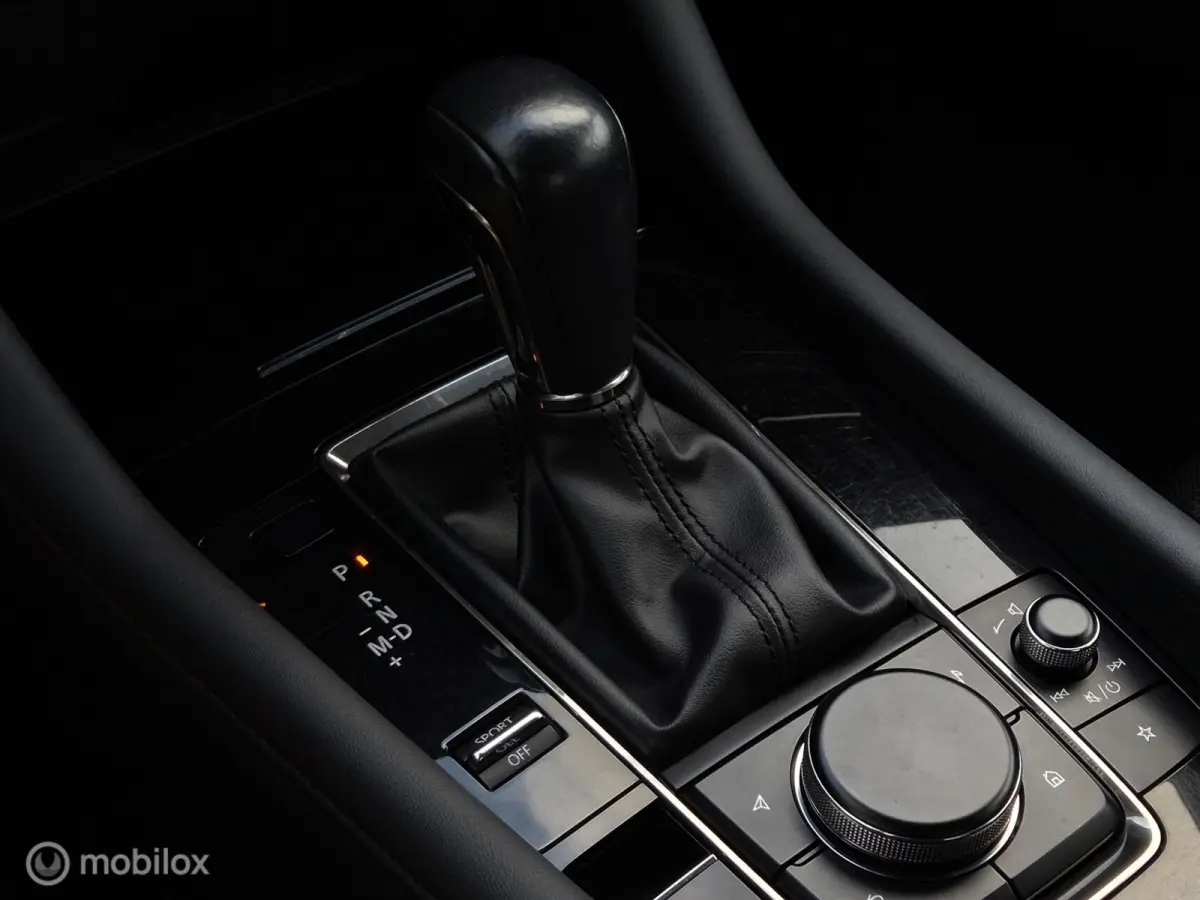 2.0 E-SKYACTIV-X M HYBRID 180 COMFORT MET BOSE AUTOMAAT/KEYLESS/LED/CAMERA/STOEL-STUURVERWARMING/HEAD-UP/ADAPTIVE CRUISE